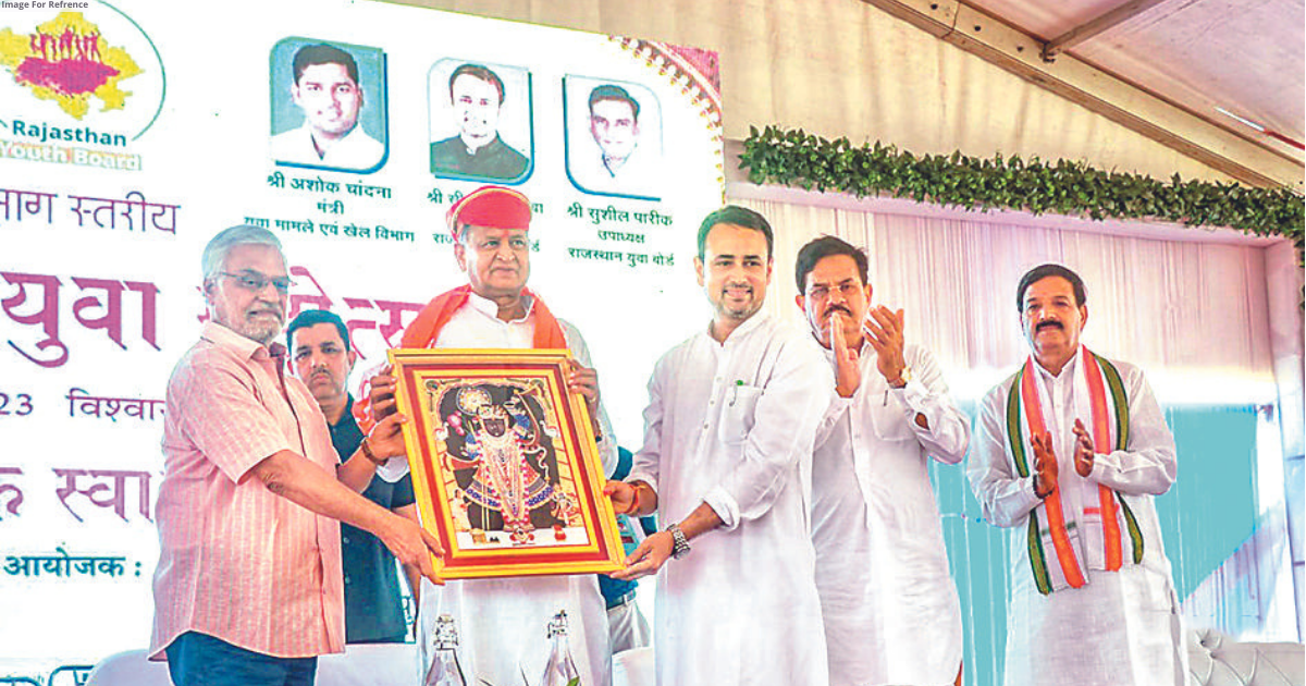Centre should make law on RTH & social security: CM